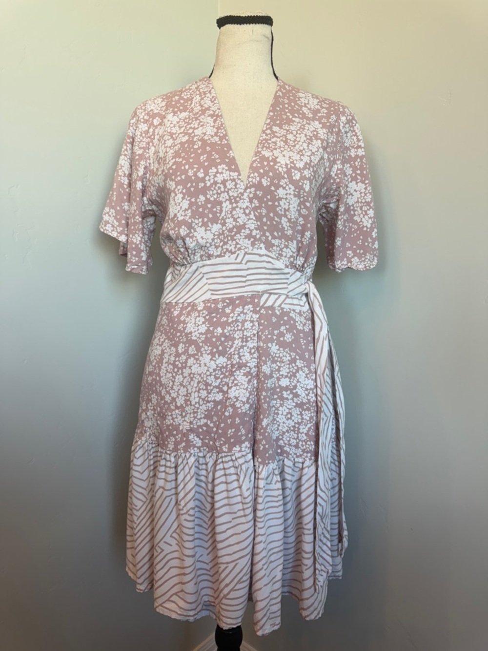 Khush Wrap Dress Medium Boho Floral 100% Rayon Short Sleeve Flowy